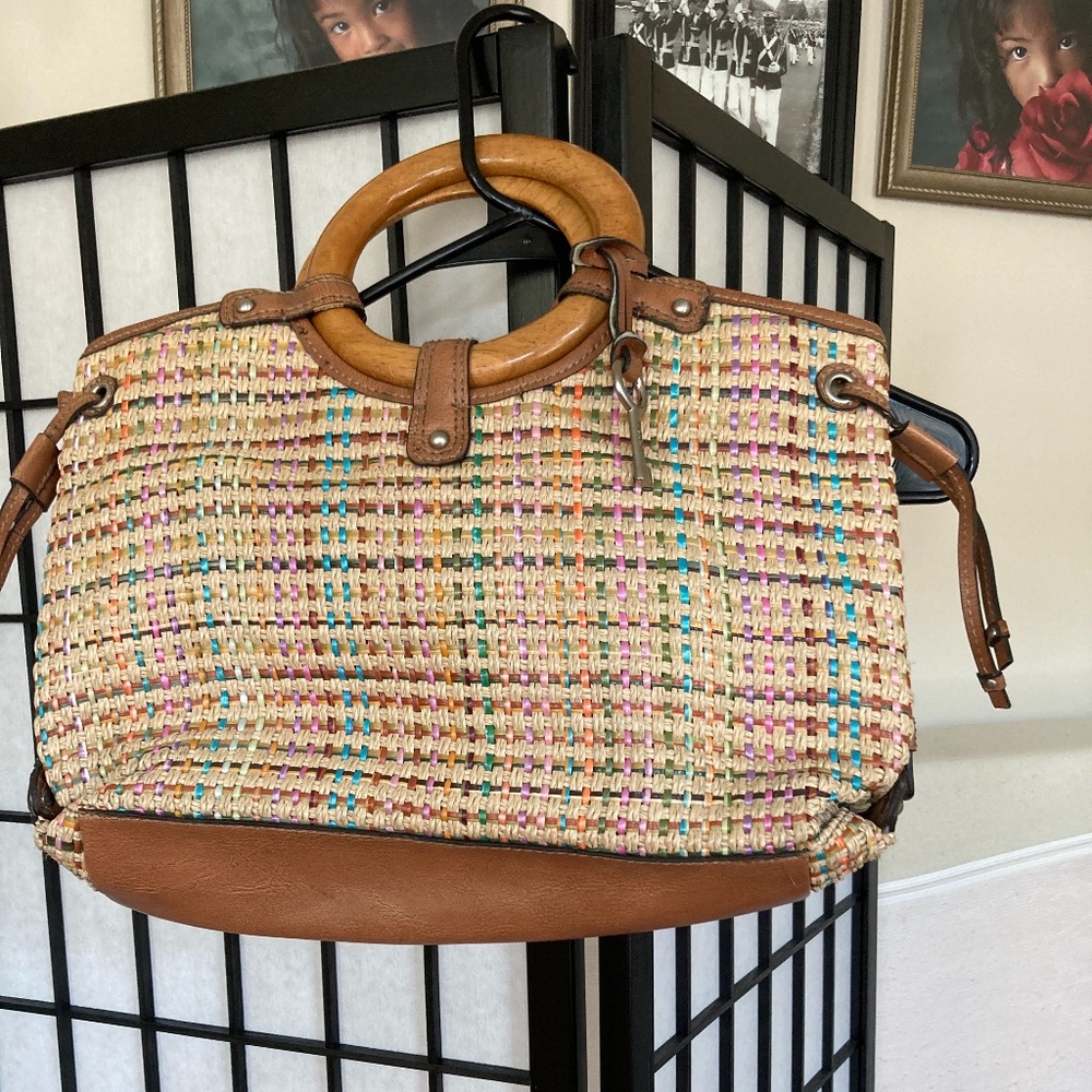 Fossil woven bag with wooden handles